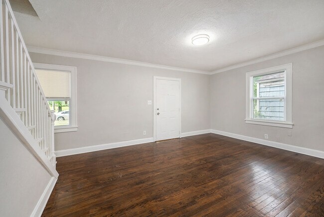 Building Photo - 2-bedroom, 1-bathroom duplex is located in...