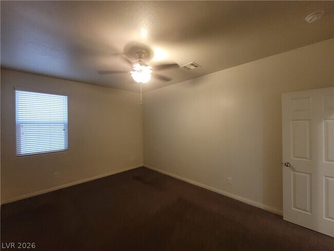 Building Photo - 2409 W Gilmore Ave