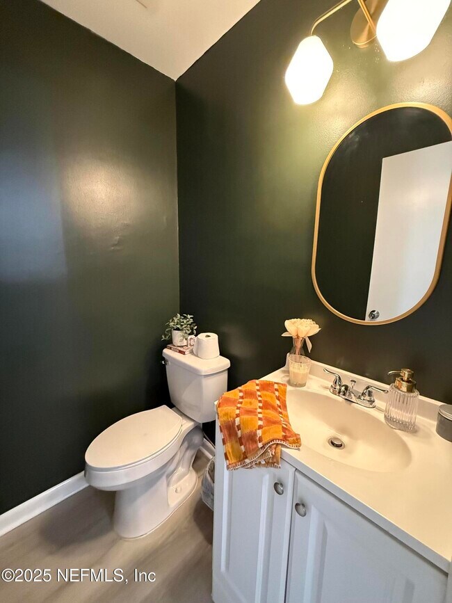 Building Photo - 1272 Arlingwood Ave