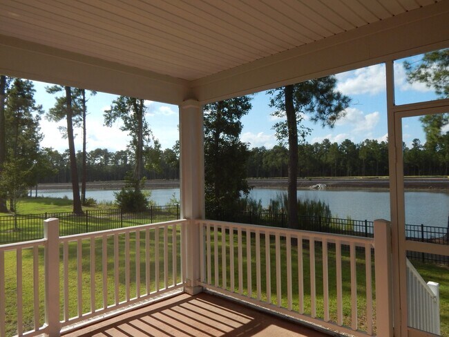 Building Photo - Spacious 6 bedroom, 4 bathroom home!