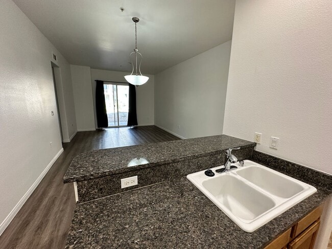 Building Photo - Guard Gated 2 Bed/2 Bath Condo w/Resort St...