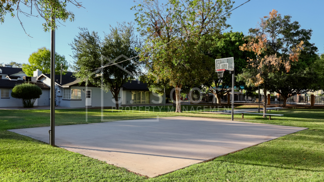 Building Photo - Stylish 2-Bedroom Townhome with in Prime L...