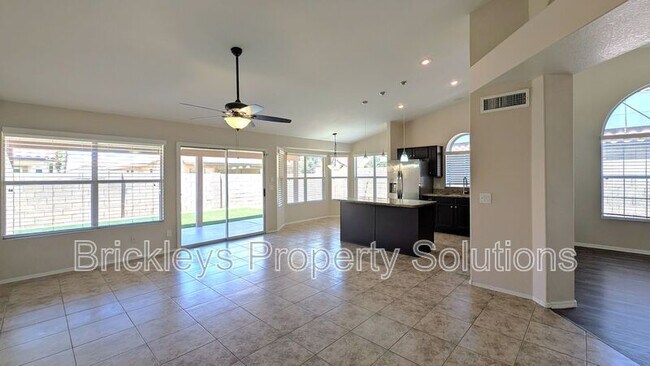 Building Photo - 618 W Tumbleweed Rd