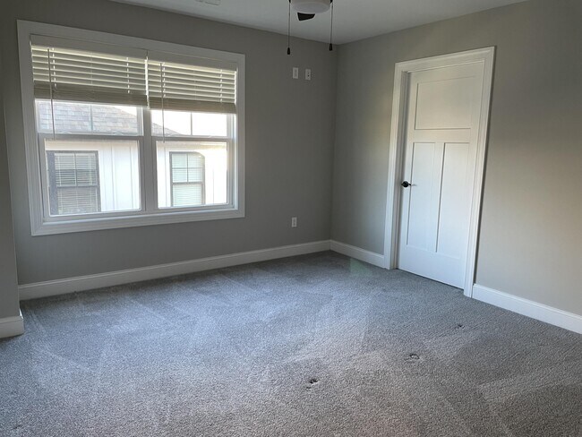Building Photo - 1639 Helmsdale Dr