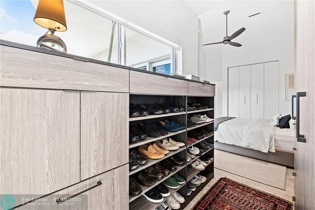 Building Photo - 2416 Bayview Dr