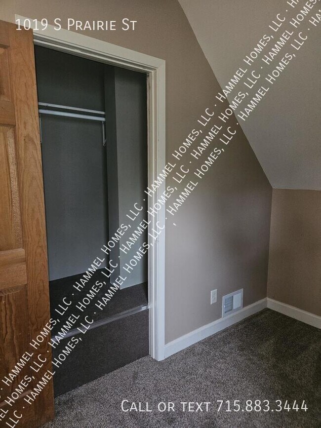 Building Photo - 1019 S Prairie St