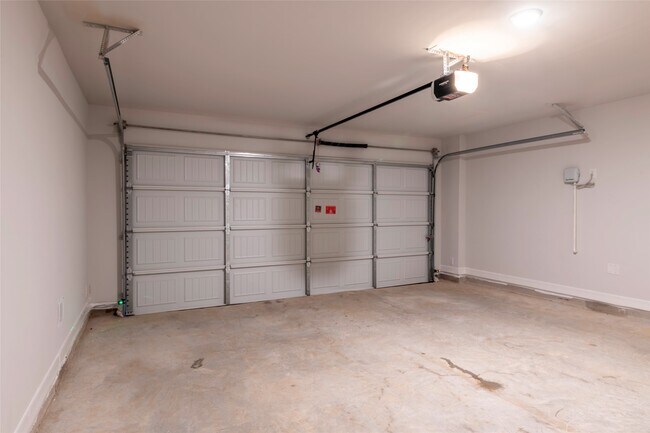 Building Photo - 4519 Pinehurst Trce Dr