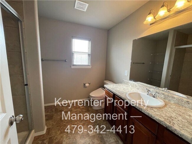 Building Photo - Spacious 3-Bedroom Springdale Home with Fenced Yard