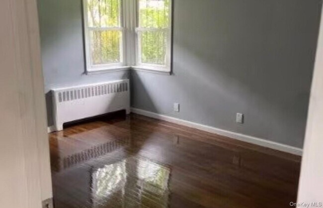 Building Photo - 848 Center Dr