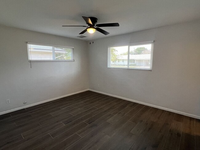 Building Photo - Beautifully Renovated 3 Bed 2 Bath on 17th Av South of Northern