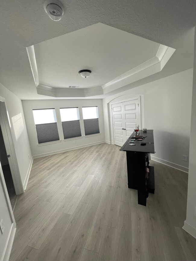 Building Photo - 15623 Roscobie Park Dr