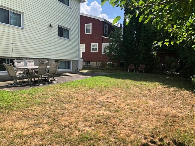 Building Photo - 41 Townly Rd