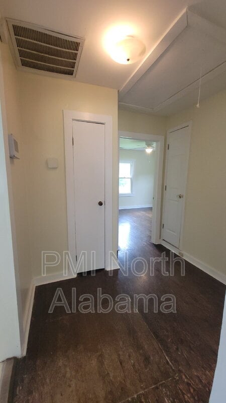 Building Photo - 1411 Halsey Ave NE