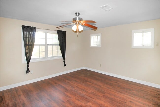 Building Photo - 5738 Willowbend Blvd