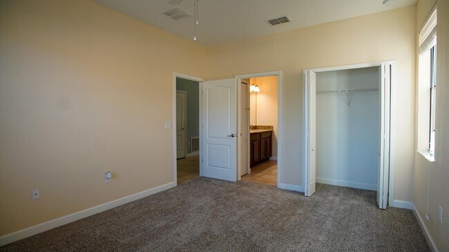 Building Photo - 1528 Moon Valley Dr