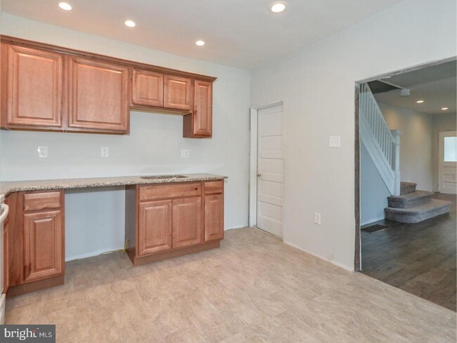 Building Photo - 3804 Louanna Ave
