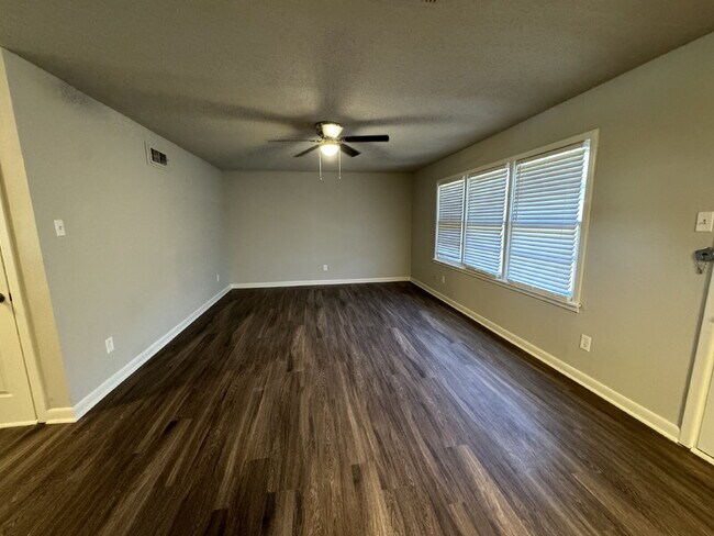 Building Photo - Cute, updated 3 bedroom!