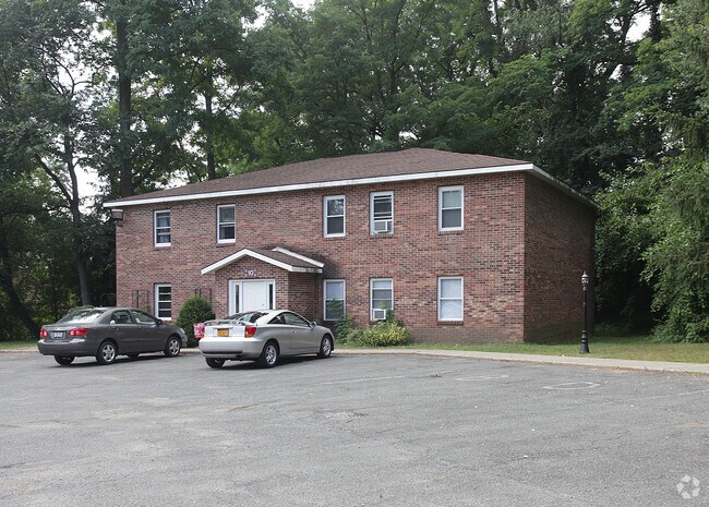 Primary Photo - 10-12 Red Fox Dr