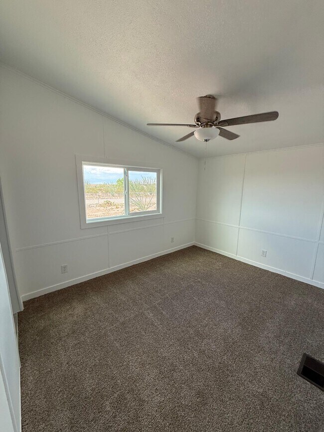 Building Photo - 13687 S Hound Dog Rd