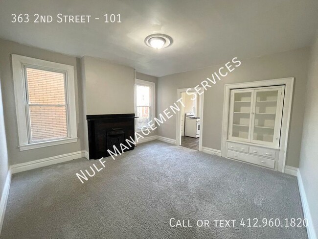 Building Photo - Eligible for Section 8: 3 Bed, 1 Bath Apar...