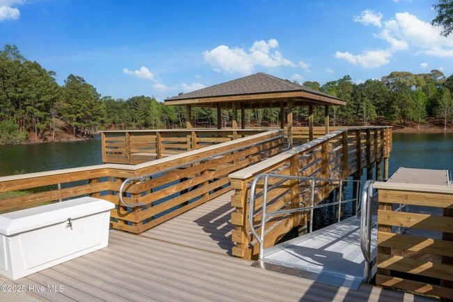 Building Photo - Brand new georgous 4 bed 3.5 bath townhome...