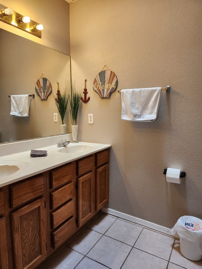 Building Photo - 3029 Tierra Salada Dr