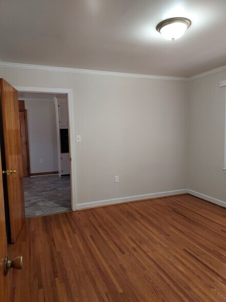 Building Photo - 115 Simpson St
