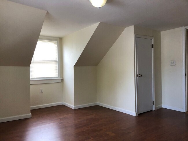 Building Photo - 709 Nathan Hale Ave