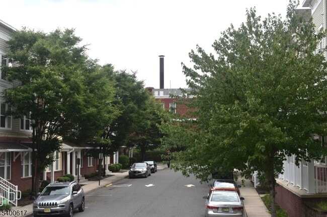 Building Photo - 129 Central Pl