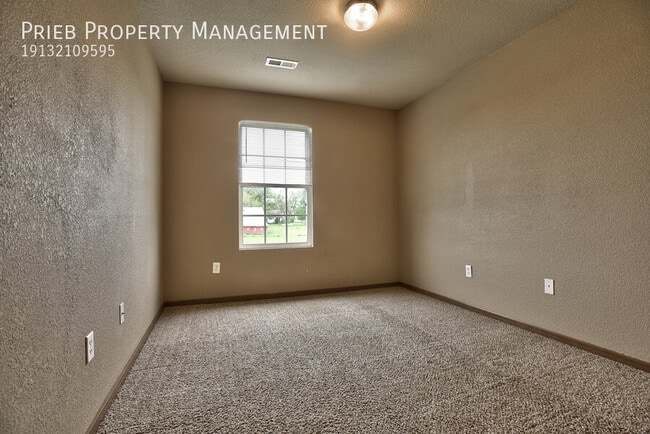 Building Photo - 902 S Woodson Ct