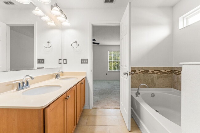 Building Photo - Spacious 3-Bed, 2.5 Bath End Unit Townhome...
