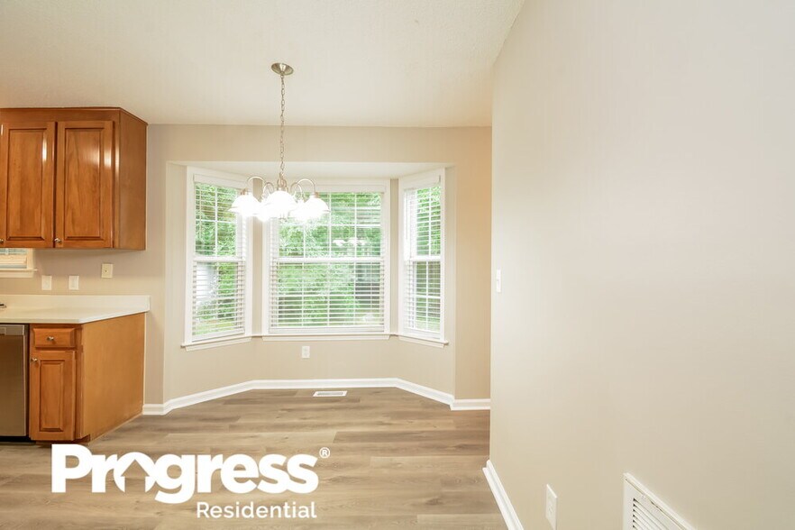 Building Photo - 121 Westonridge Run
