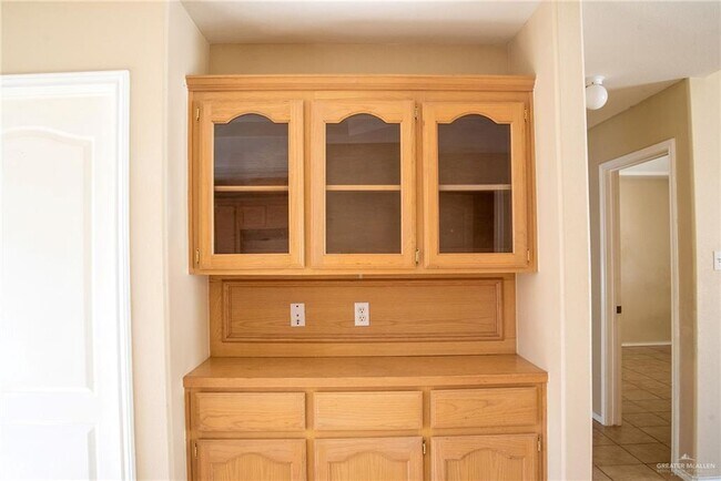 Building Photo - 17 Cedarwood Dr