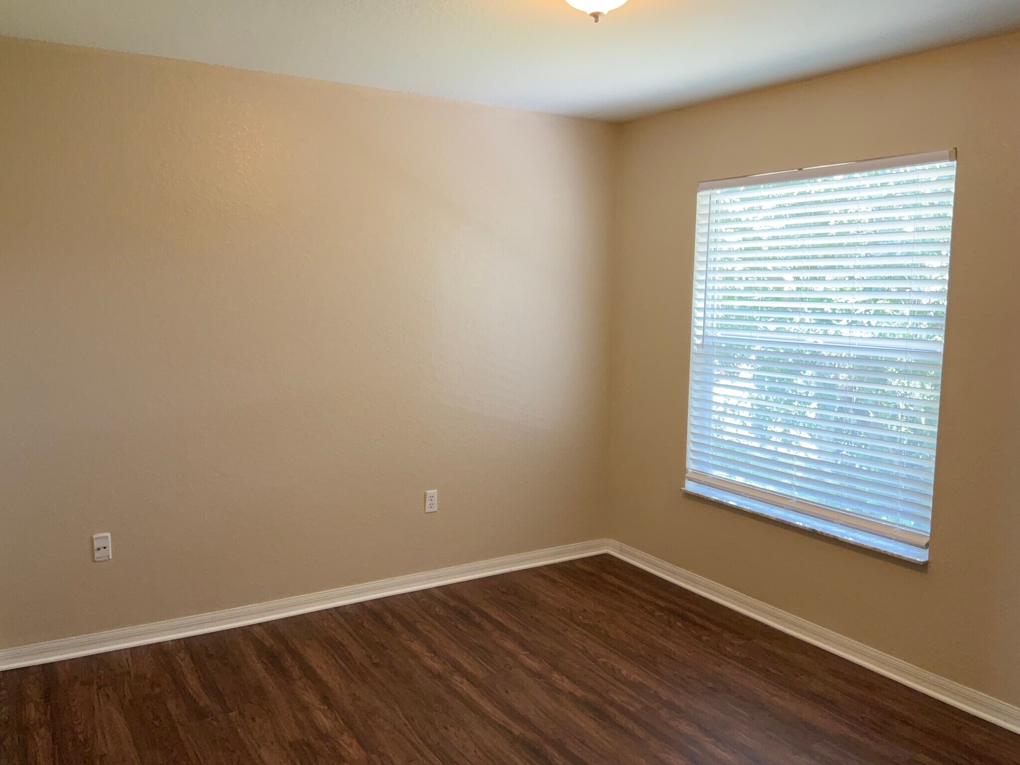 Building Photo - 2804 Spring Meadow Dr