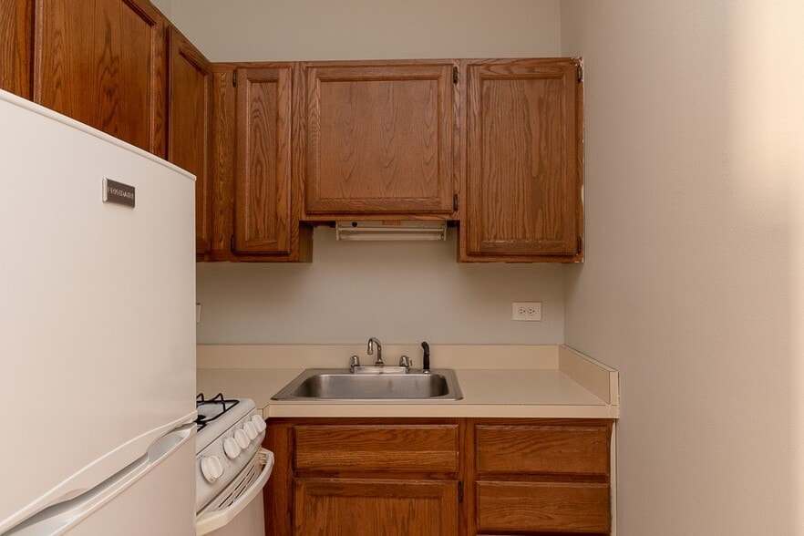 Building Photo - 516 W Melrose St