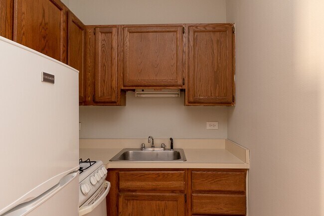 Building Photo - 457 W Melrose St