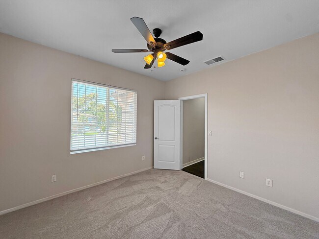 Building Photo - Beautiful 4BR + Office / 3BA Home in Prime...