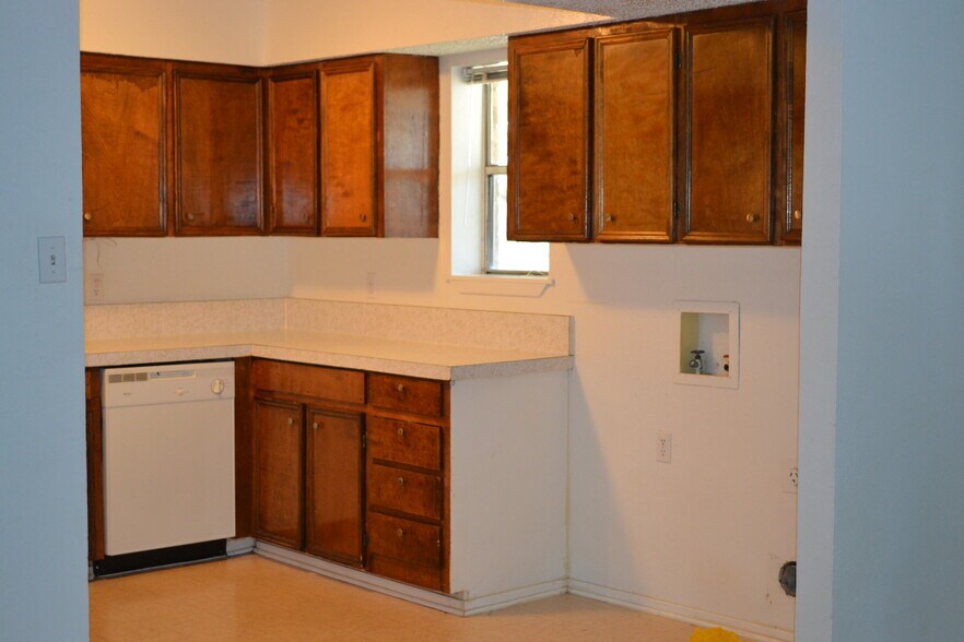 Building Photo - 2221 Lavern St