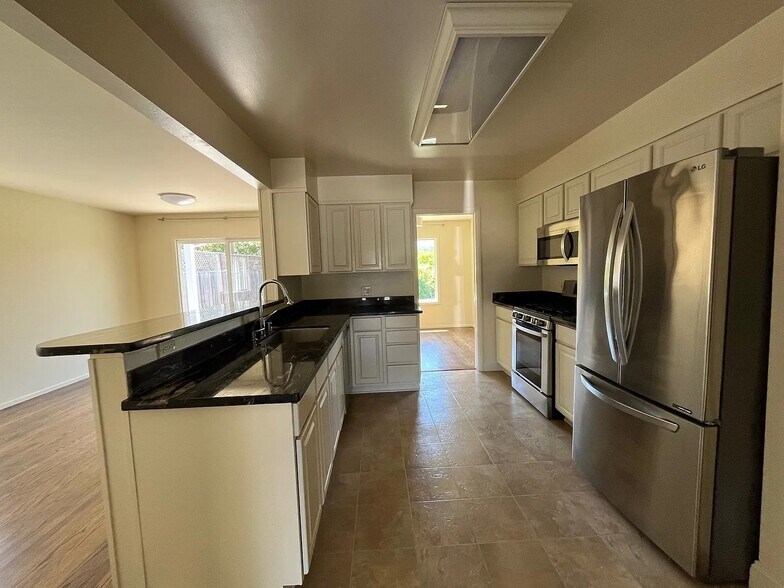 Building Photo - 34 Prince Royal Psge