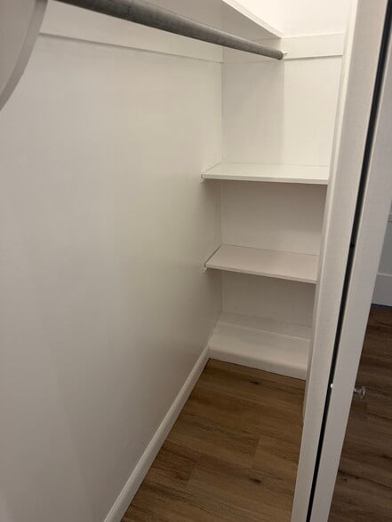 Building Photo - 565 W Midway Blvd