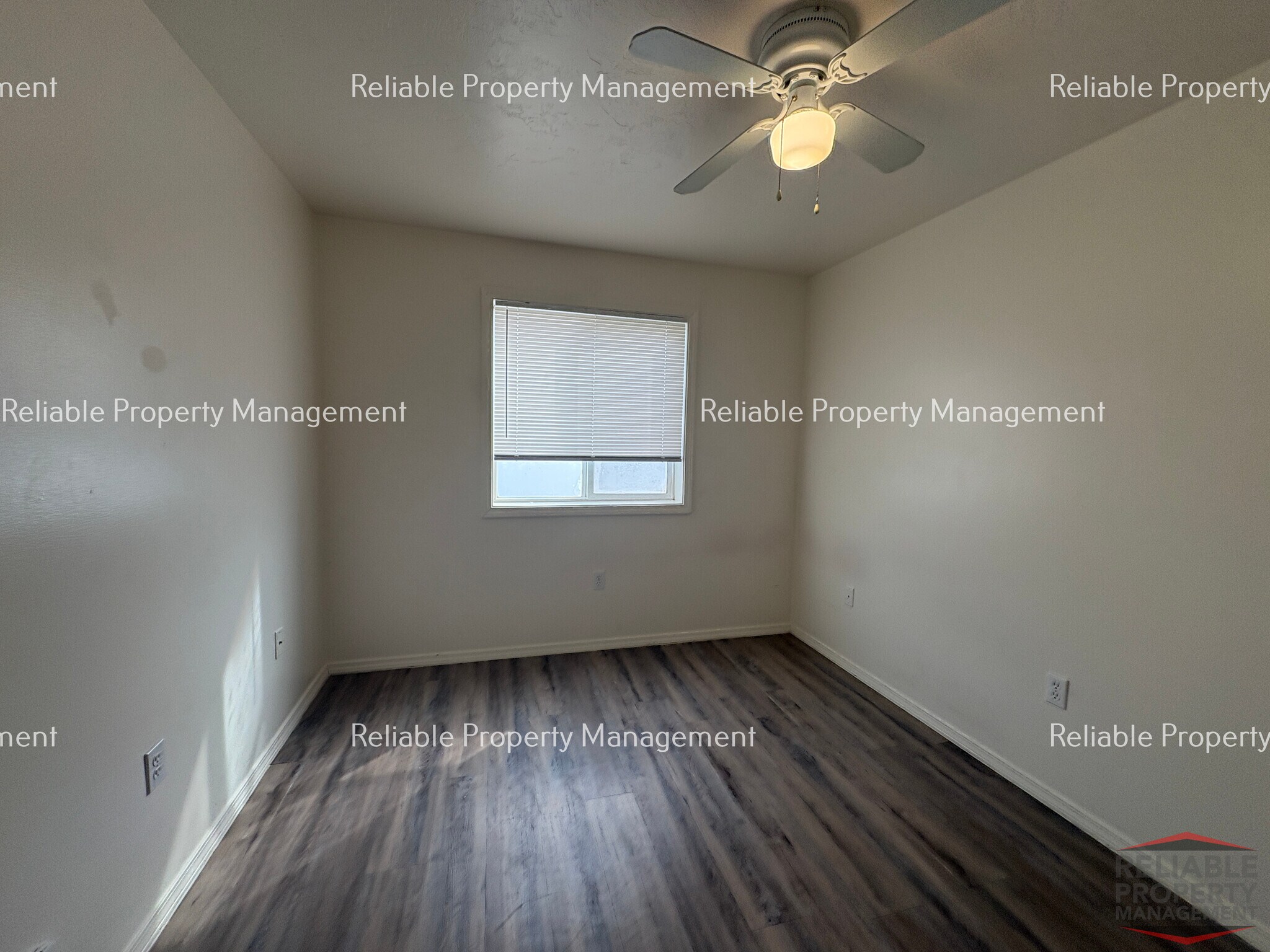 Building Photo - 230 W Anderson St