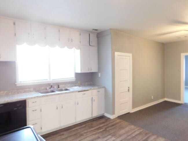 Building Photo - Beautiful 3 bedroom/1 bath home in El Dorado!