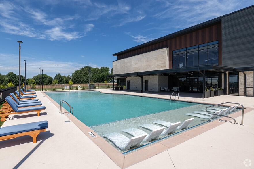 Pool - 102 West Crossing Apartments