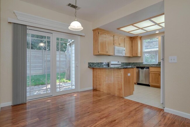 Kitchen/dining area - 509 Mace Blvd