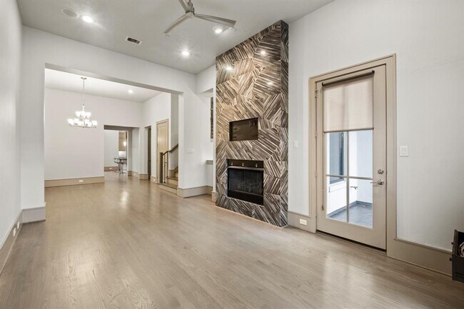 Building Photo - 1405 Lake Pointe Pkwy