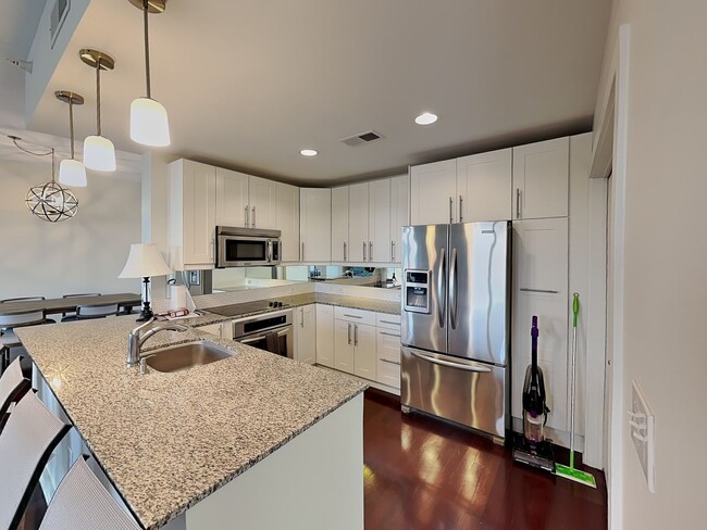 Building Photo - Attractive Arthouse Condo — READY NOW!