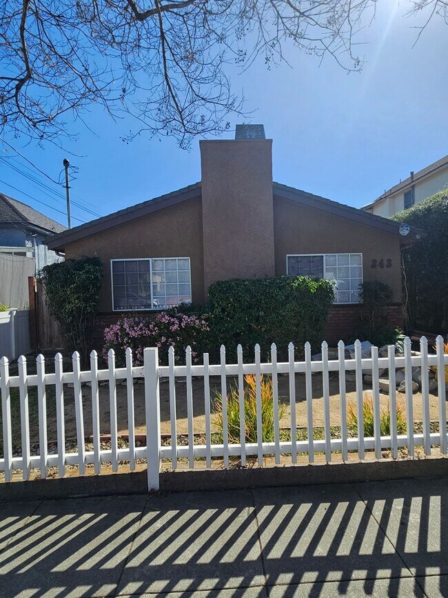 Building Photo - 12th St Omid