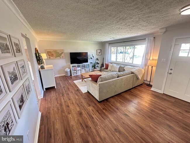 Building Photo - 10411 Farrar Ave