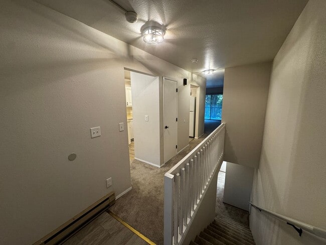 Building Photo - Charming Updated 2-Bed, 2.5-Bath Condo in Bremerton