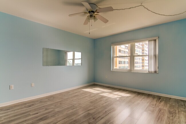 Building Photo - 5130 Brittany Dr S